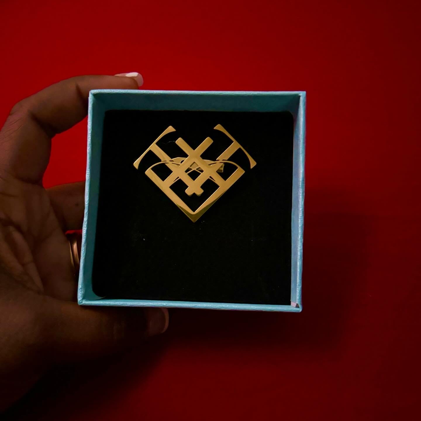 TYNISHA NICOLE Brooch Pin (Gold)